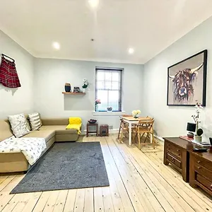 Stunning 2 Bed Nr The Royal Mile & The Castle Apartment