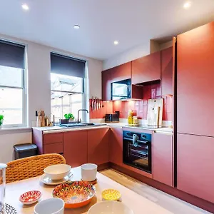 Luxury 2b Centre With Private Parking , Chester United Kingdom
