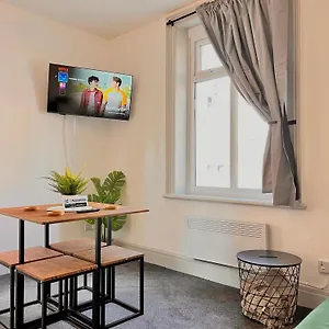 2 Bedroom Family Apartment With Free On-Site Parking , Blackpool United Kingdom